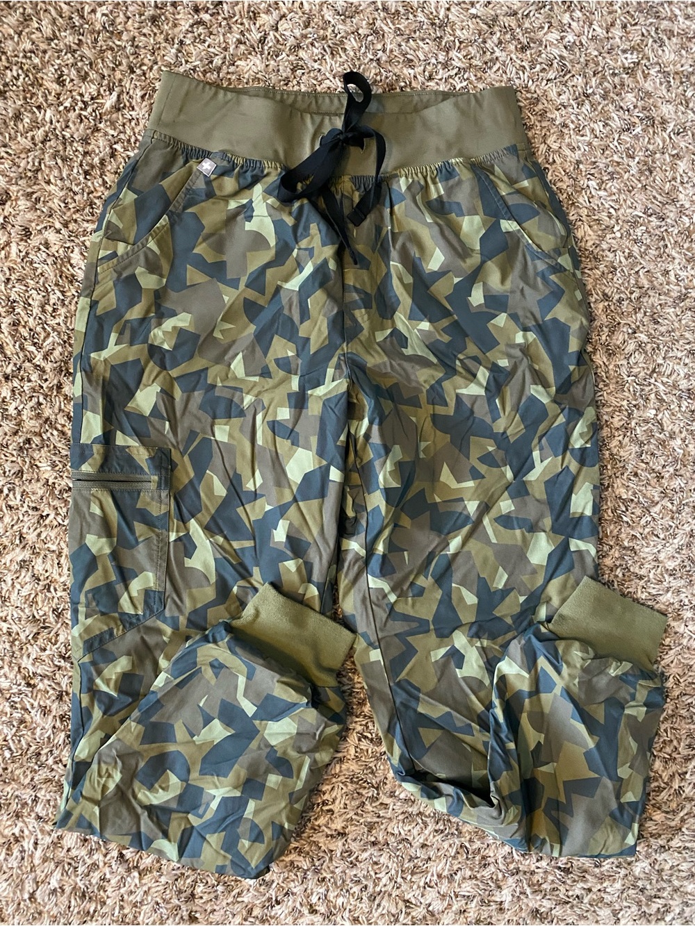 FIGS Zamora FreeX lined jogger small martini olive camo